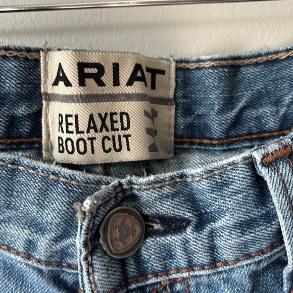 Ariat Relaxed Blue Jeans with Classic Style35/32 - Picture 2 of 6